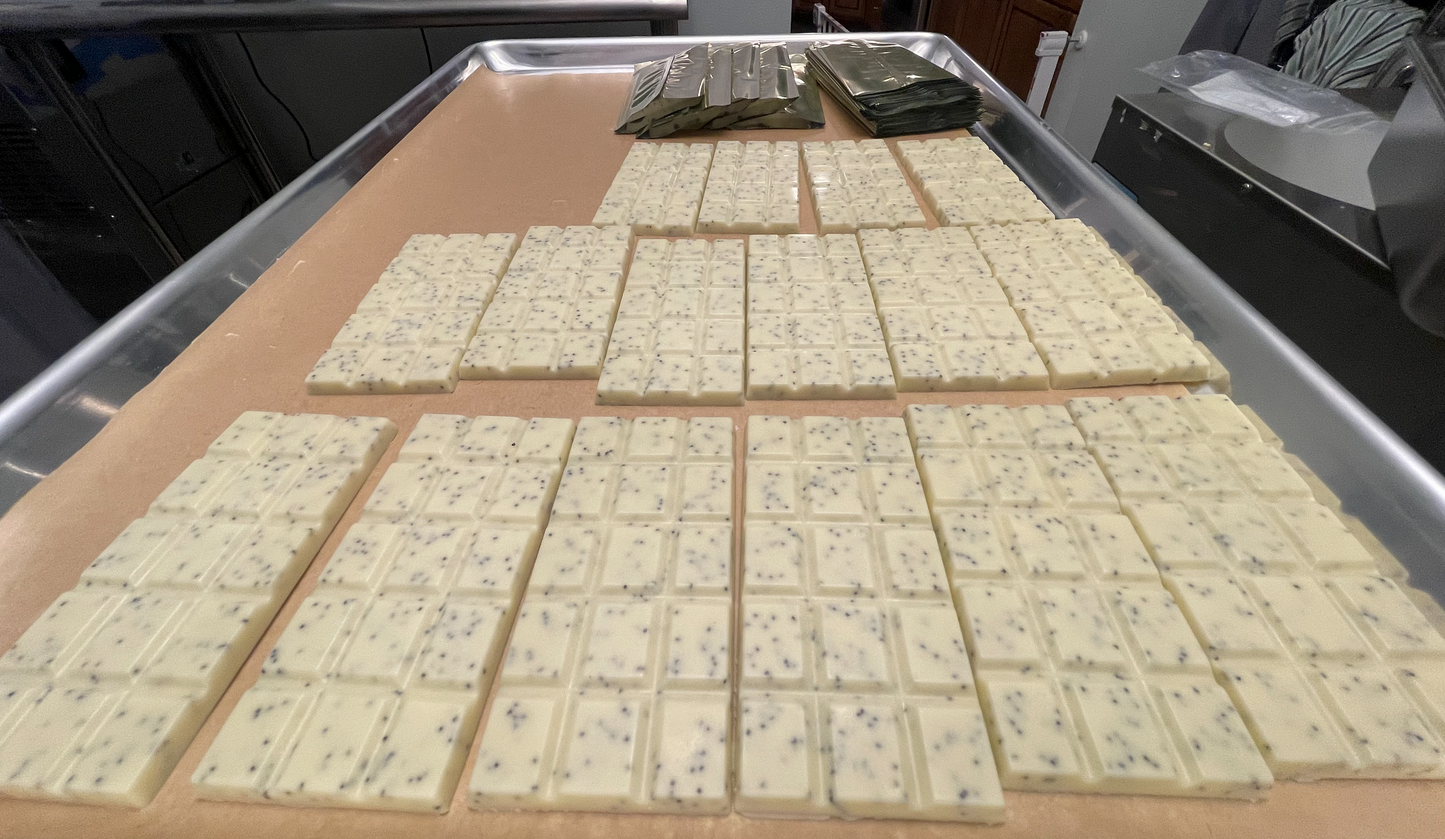 The Bee's Knees: Lemon Poppyseed White Chocolate Bar